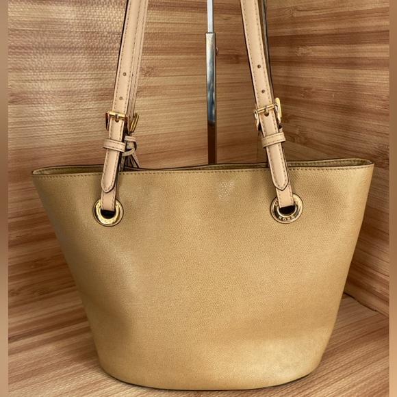 RARE Michael Kors Jet Set Item Medium - Picture 3 of 14